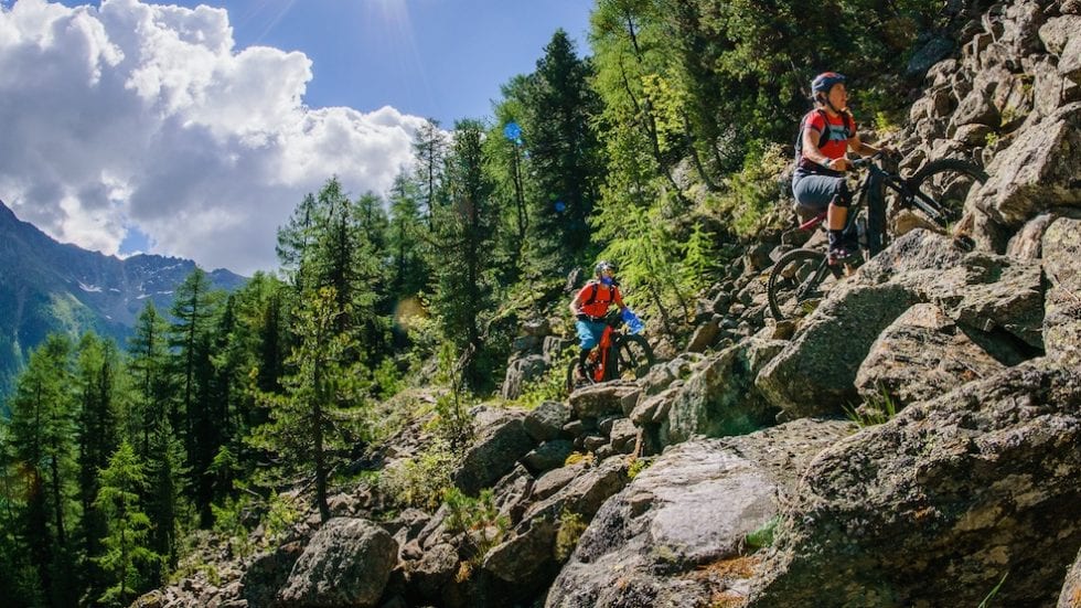 Esplorando la Val di Pejo in e-Mtb insieme a Mary e Matt